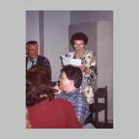 027-1027 Engelauer Schultreffen vom 02. bis 05.05.2003 in Ratzeburg. Alice Selke traegt mit einem kleinen Vortrag zum Gelingen des Treffens bei..jpg